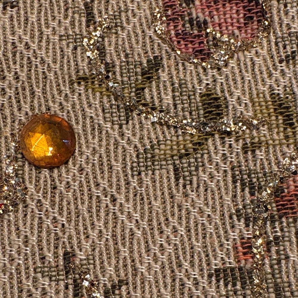 Vintage-Inspired Floral Clutch with Embellishments - Picture 11 of 15